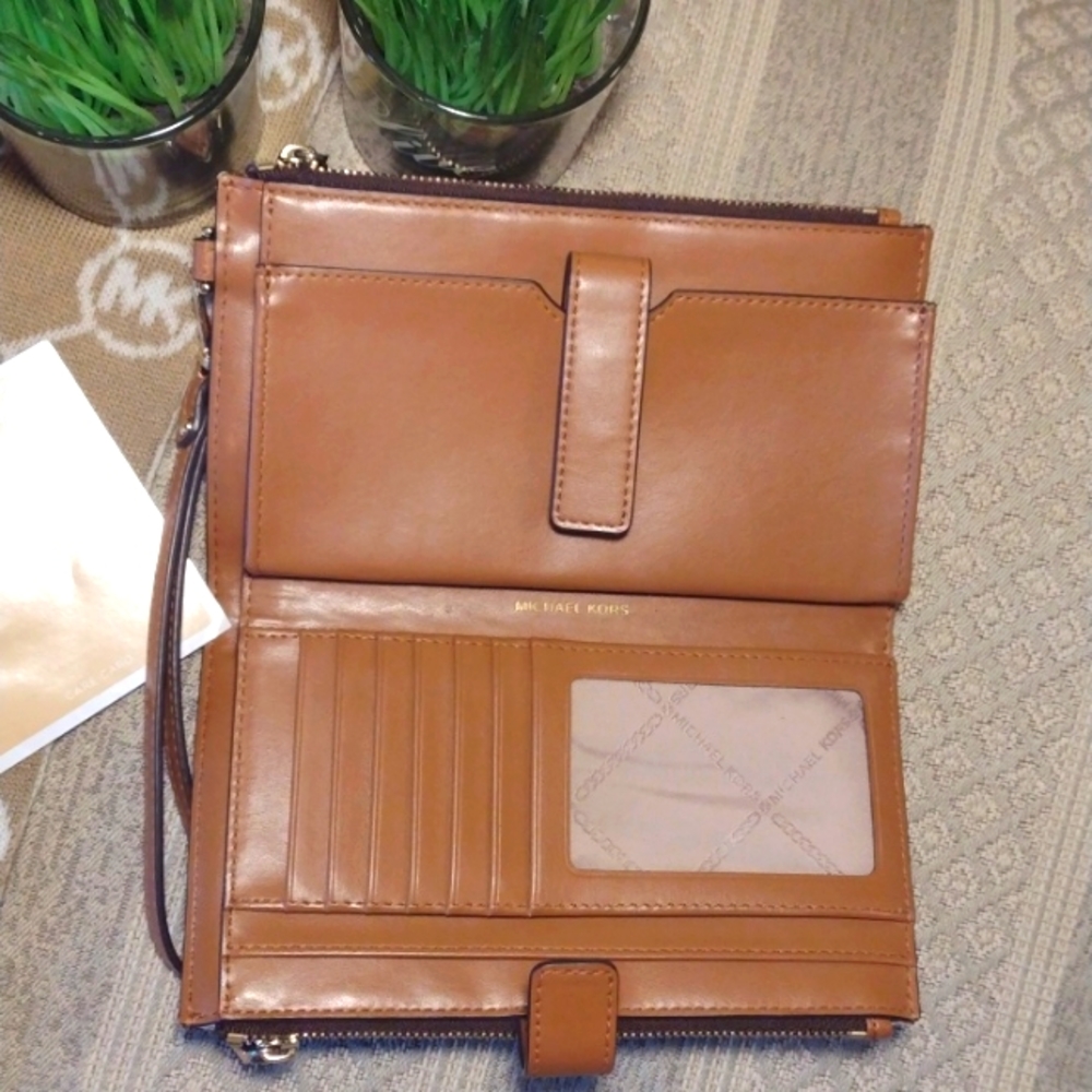 Michael Kors Sailor Woman Jet Set Travel Wallet - Picture 9 of 16